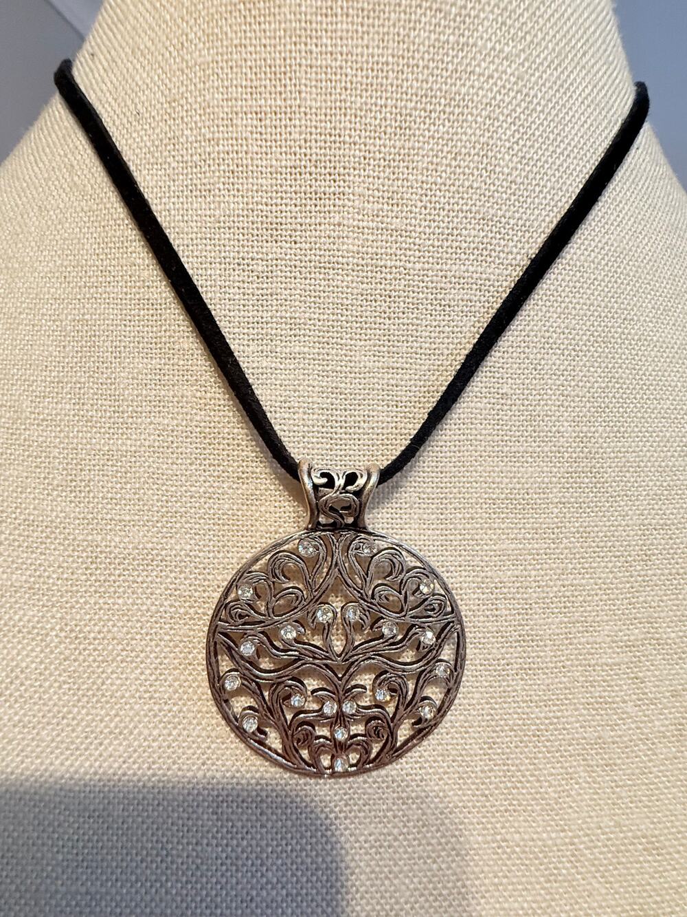 Vintage Rhinestone Filigree Pendant Necklace 18”+3”